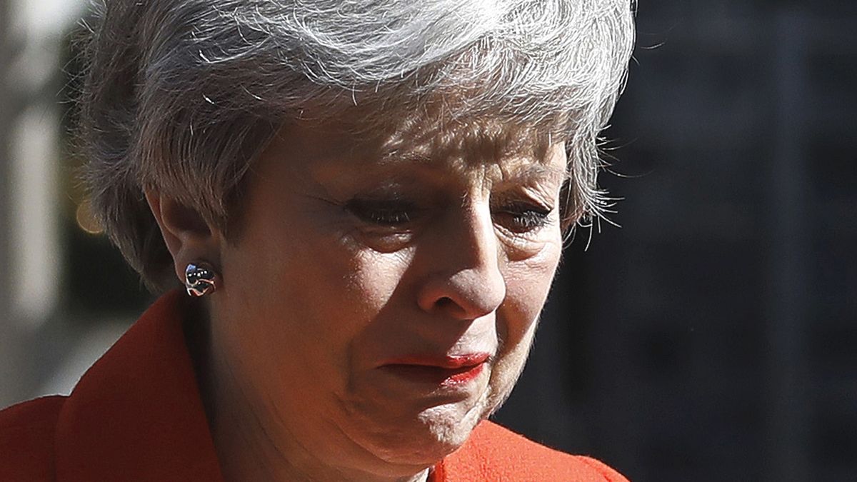 Bývalá premiérka Theresa Mayová oznámila konec v britském parlamentu